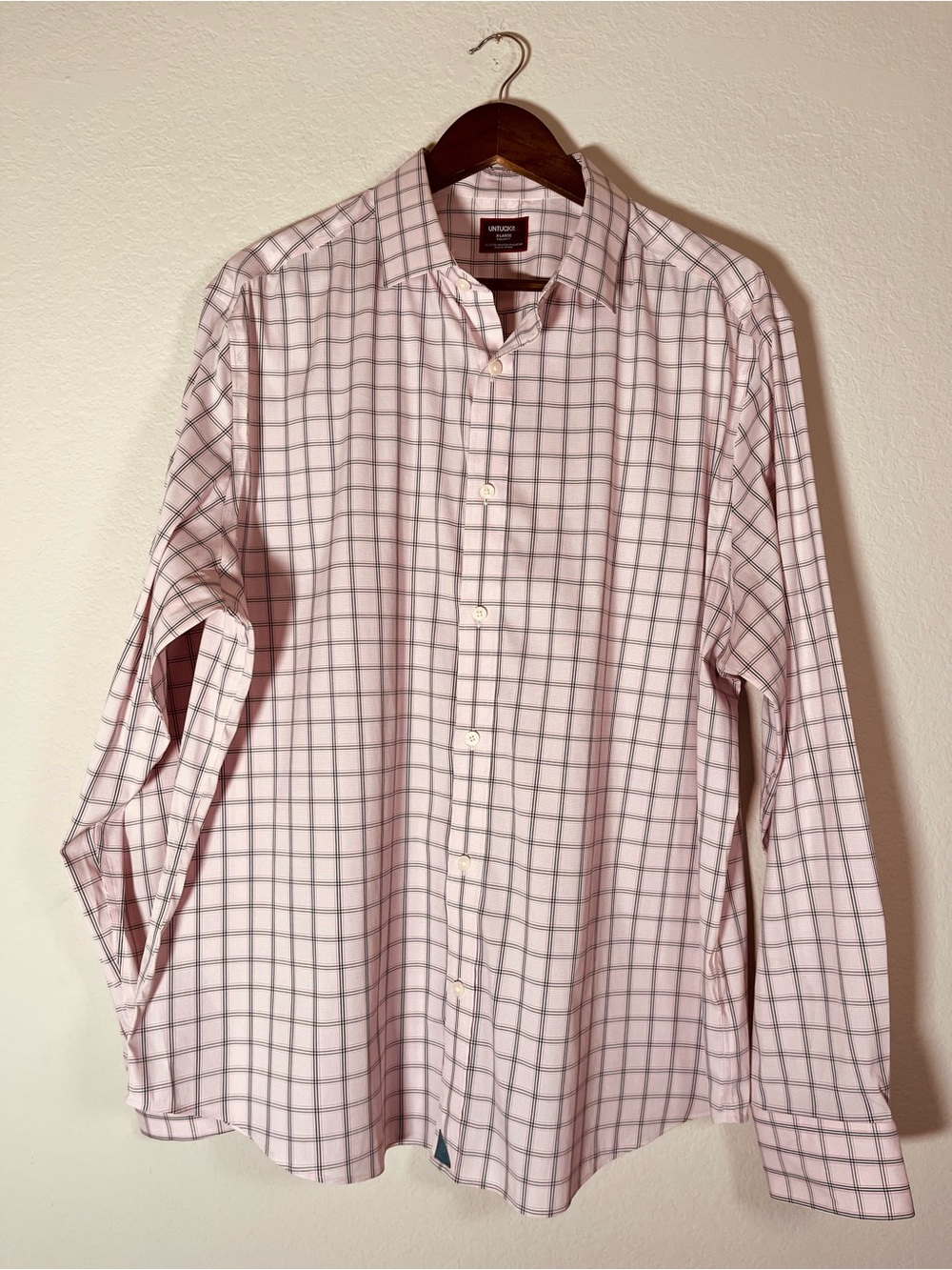 UnTuckit Men’s Long Sleeve Button Down Shirt Size XL in Regular Fit Pink & White